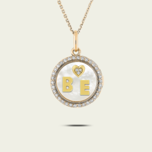 Médaillon serti de diamants initiales