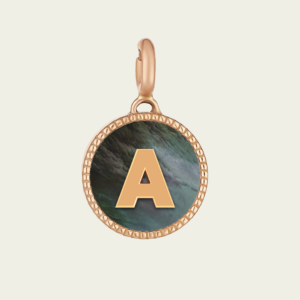 Médaille  initiale, fonds nacre noire