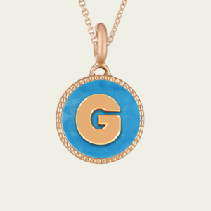 Médaille initiale, fonds turquoise
