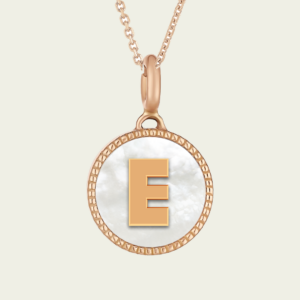 Médaille or rose 18 cts initiale, fonds nacre