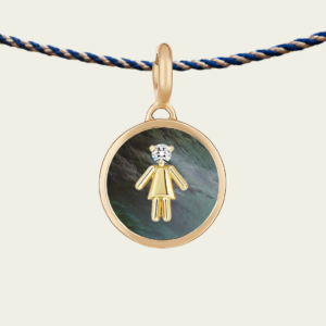 Médaille fille diamant, fonds nacre noire