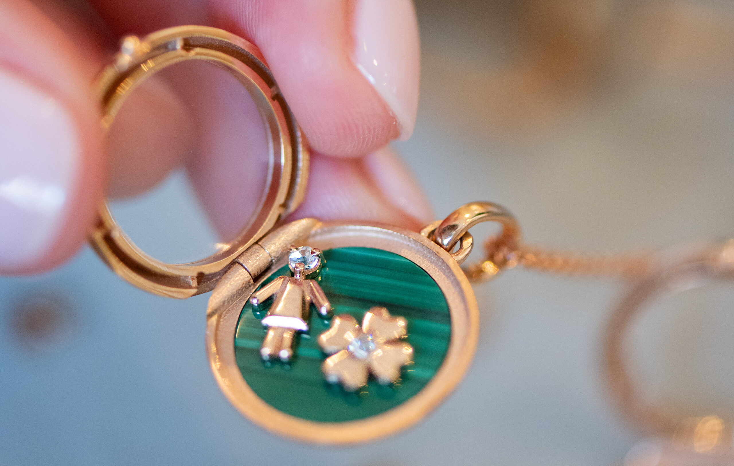 Collier médaillon pour femme personnalisable